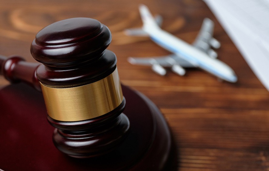 Companhia aérea é condenada a indenizar passageiros por falha na prestação de serviços