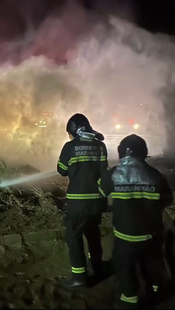 BOMBEIROS CONTROLAM INCÊNDIO EM FÁBRICA DE ASFALTO EM ALTO ALEGRE DO PINDARÉ