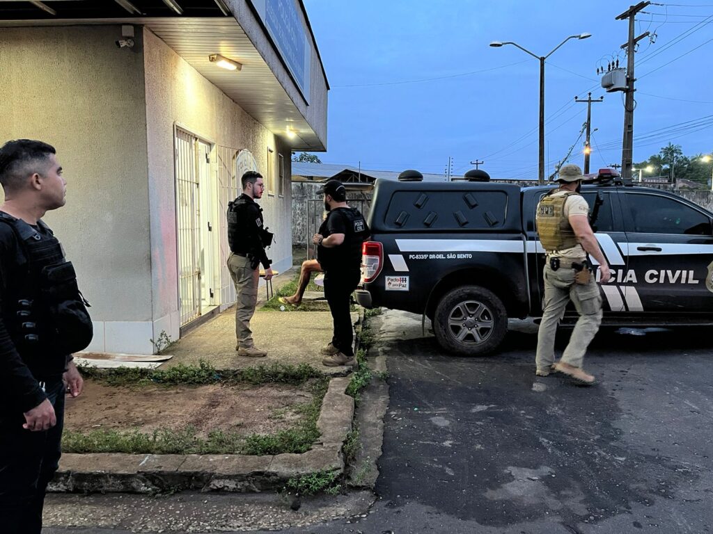 Arsenal de arma é apreendido, em São Bento. Três pessoas foram presas