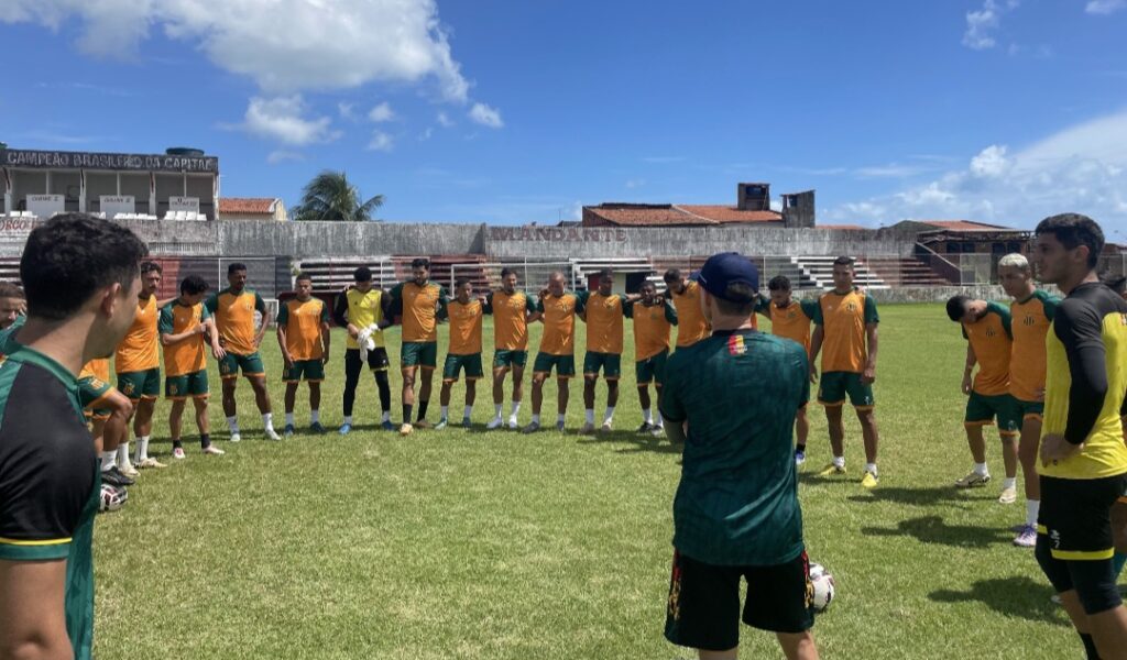 Sampaio Corrêa estreia na Série D com novo uniforme e volante liberado