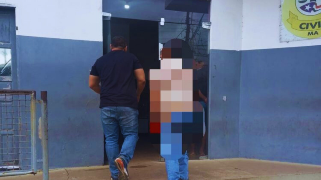 Homem é preso por espionar vizinha e descumprir medida protetiva