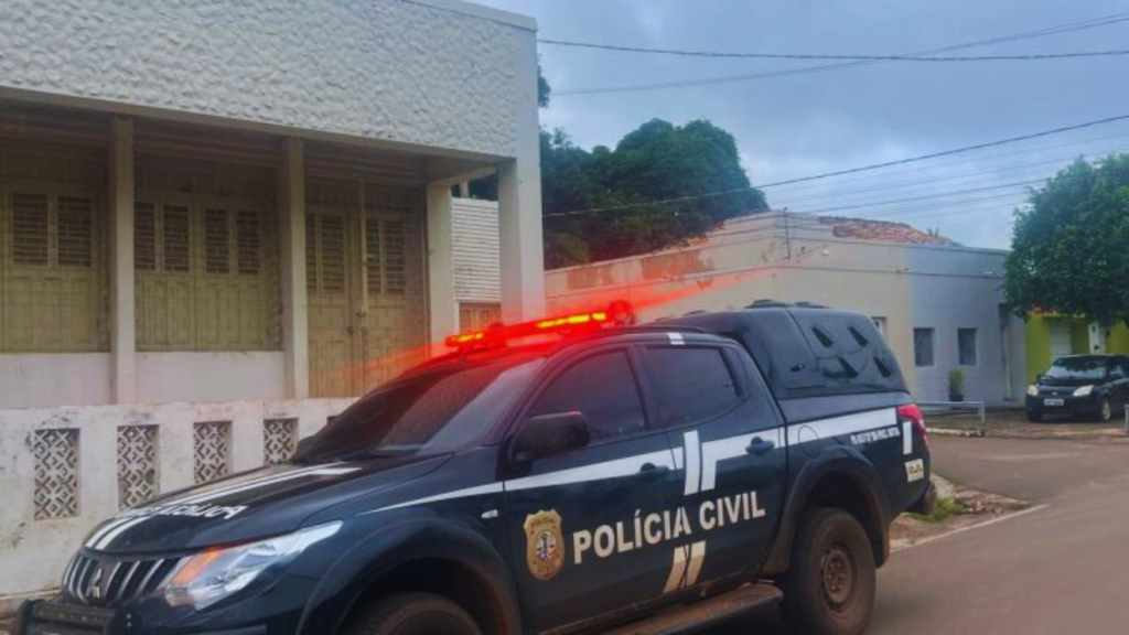 Influenciador é preso por ensinar adolescente a atirar e publicar vídeo na internet