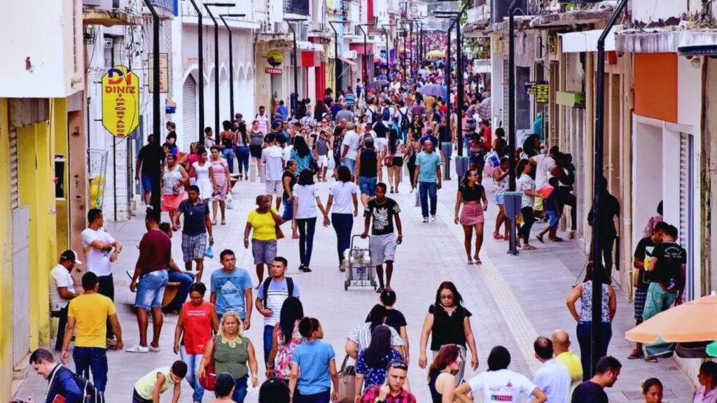 Feriados de abril: comércio em horário especial