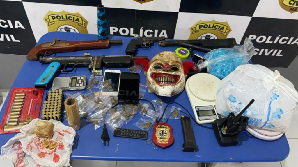 Homem é preso com drogas e máscara de palhaço em Santa Inês