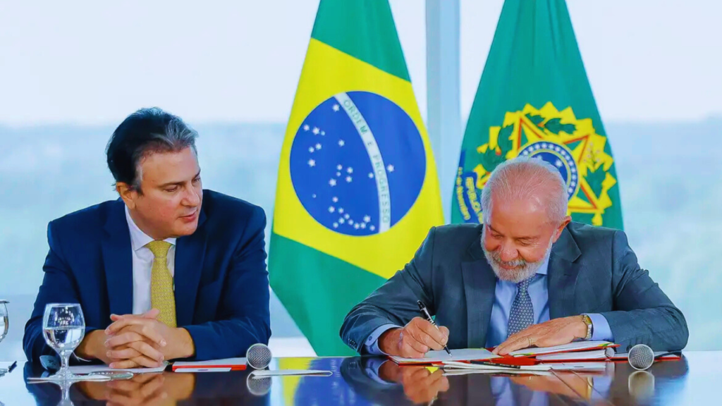 Lula assina decreto que restringe EAD em cursos de saúde e licenciaturas