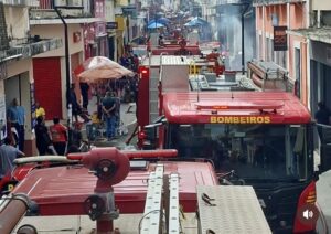Incêndio atinge loja na Rua Grande e é rapidamente controlado pelos bombeiros
