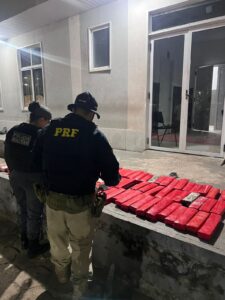 PRF e PMMA apreendem 100 kg de maconha em Bacabal; quatro são presos por tráfico de drogas