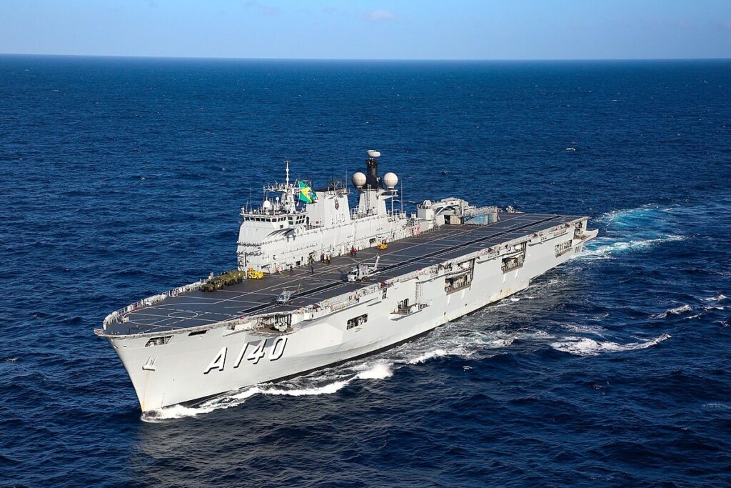 Maior navio de guerra da América Latina abre visitação gratuita no Porto do Itaqui