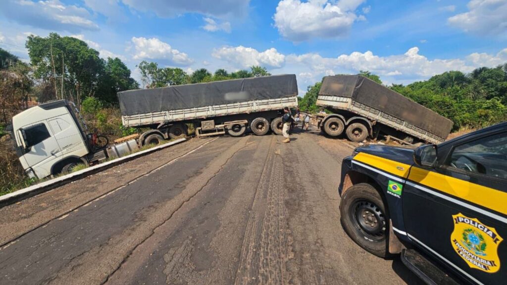 Caminhão causa interdição total da BR-226 em Sítio Novo; PRF orienta motoristas a evitar o trecho