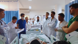 Ação do Hospital Universitário reduz espera por cirurgias de escoliose no SUS