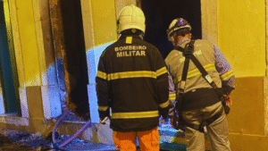 Incêndio destrói lojas no entorno do Mercado das Tulhas em São Luís