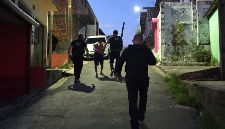 Polícia prende condenados por homicídio e tráfico durante operação em São Luís